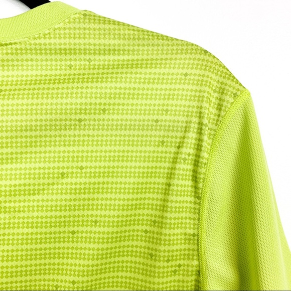 New Balance Bright Green Athletic Short Sleeve Shirt - Picture 3 of 10